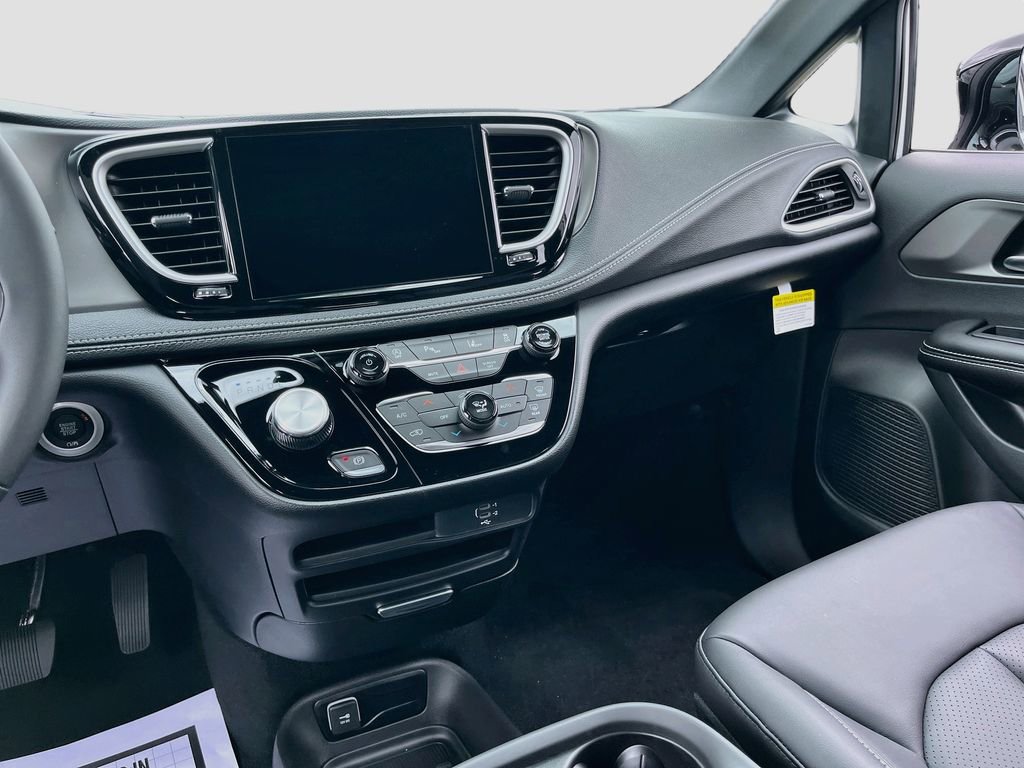 New 2027 Chrysler Pacifica Select FWD image 20