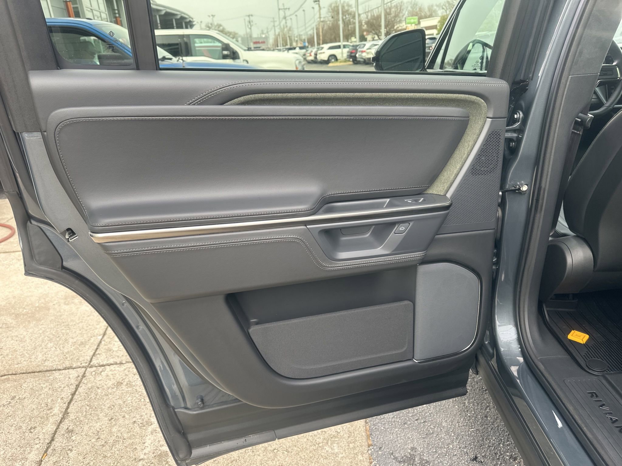 Used 2025 Rivian R1S Adventure image 21