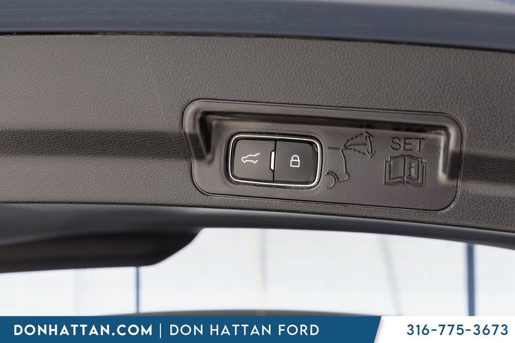 Used 2021 Ford Explorer XLT AWD/4WD image 28