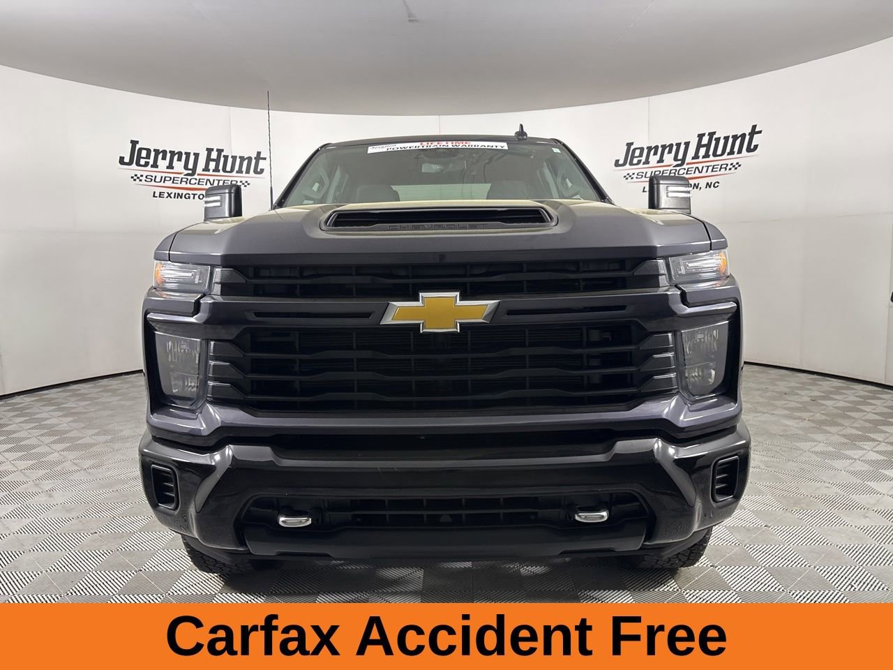 Used 2024 Chevrolet Silverado 2500 Custom w/ Custom Convenience Package image 3