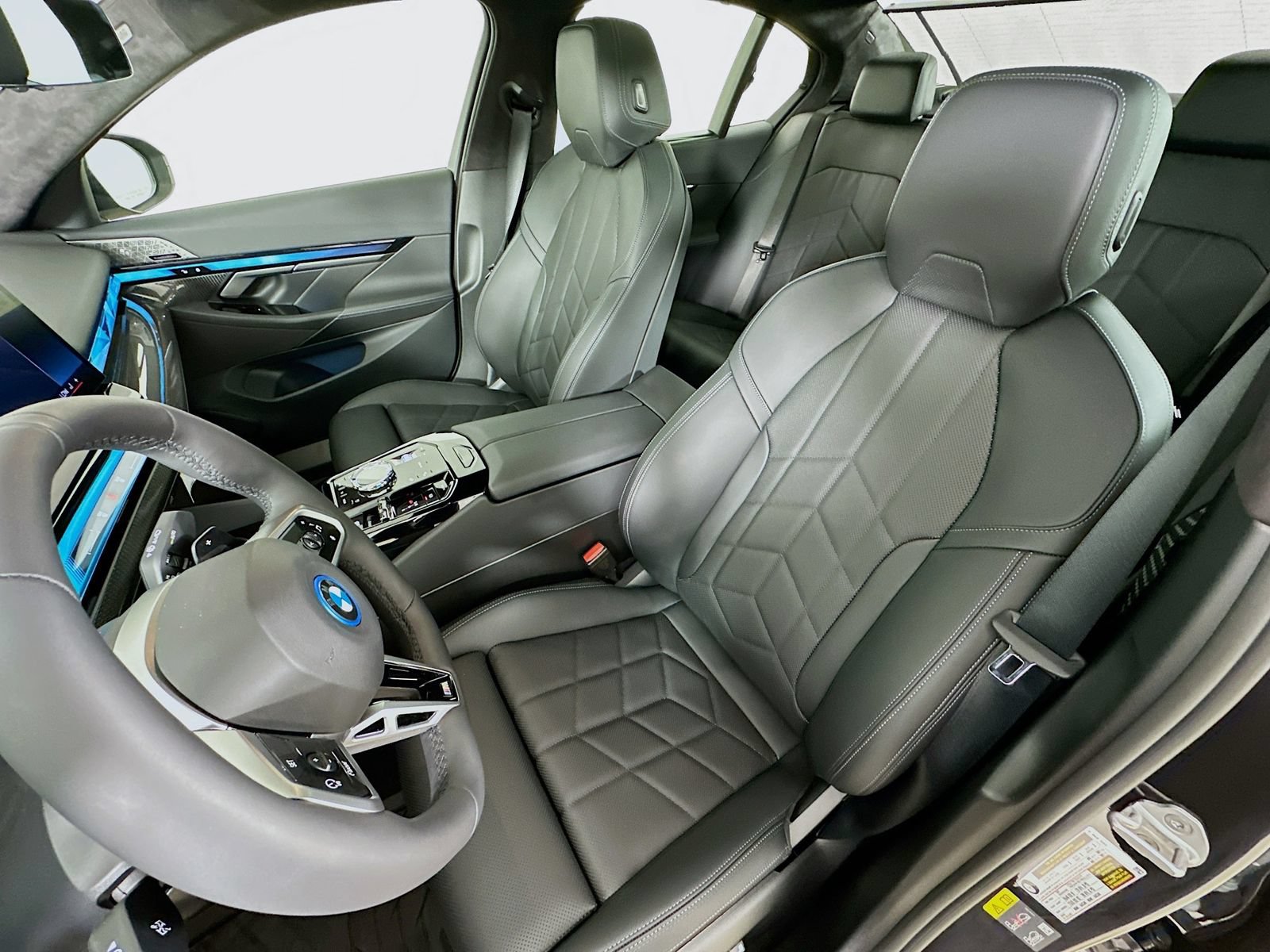 New 2026 BMW 550e xDrive w/ Executive Package AWD/4WD image 33