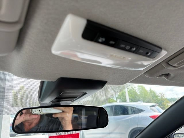 Used 2023 Nissan Kicks SR FWD image 20
