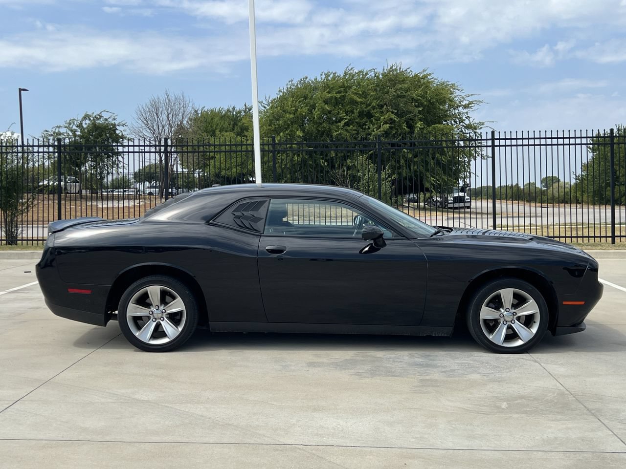 Used 2018 Dodge Challenger SXT RWD image 3