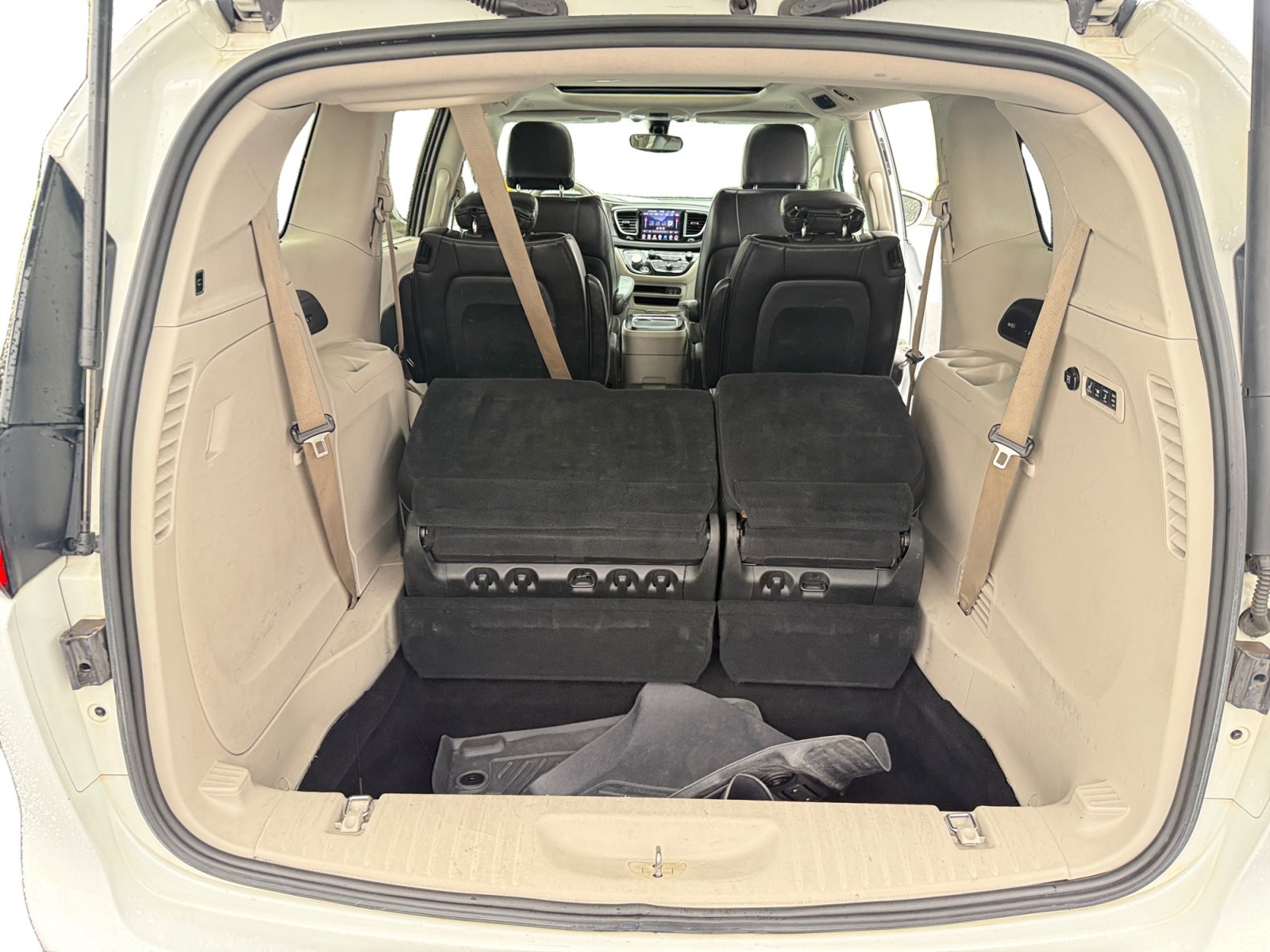 Used 2018 Chrysler Pacifica Limited image 17