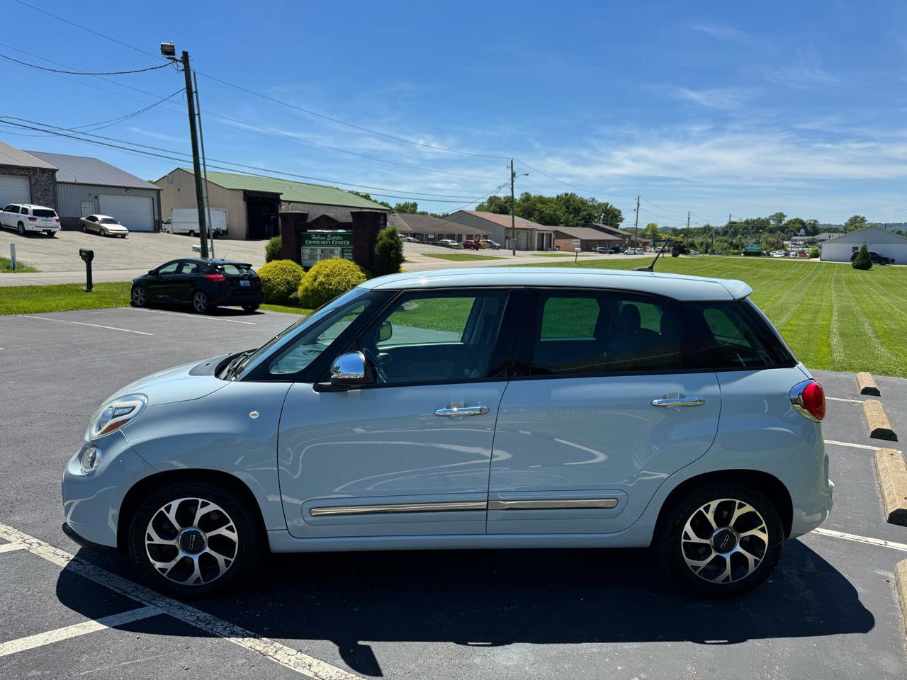 Used 2014 FIAT 500L Lounge FWD image 4