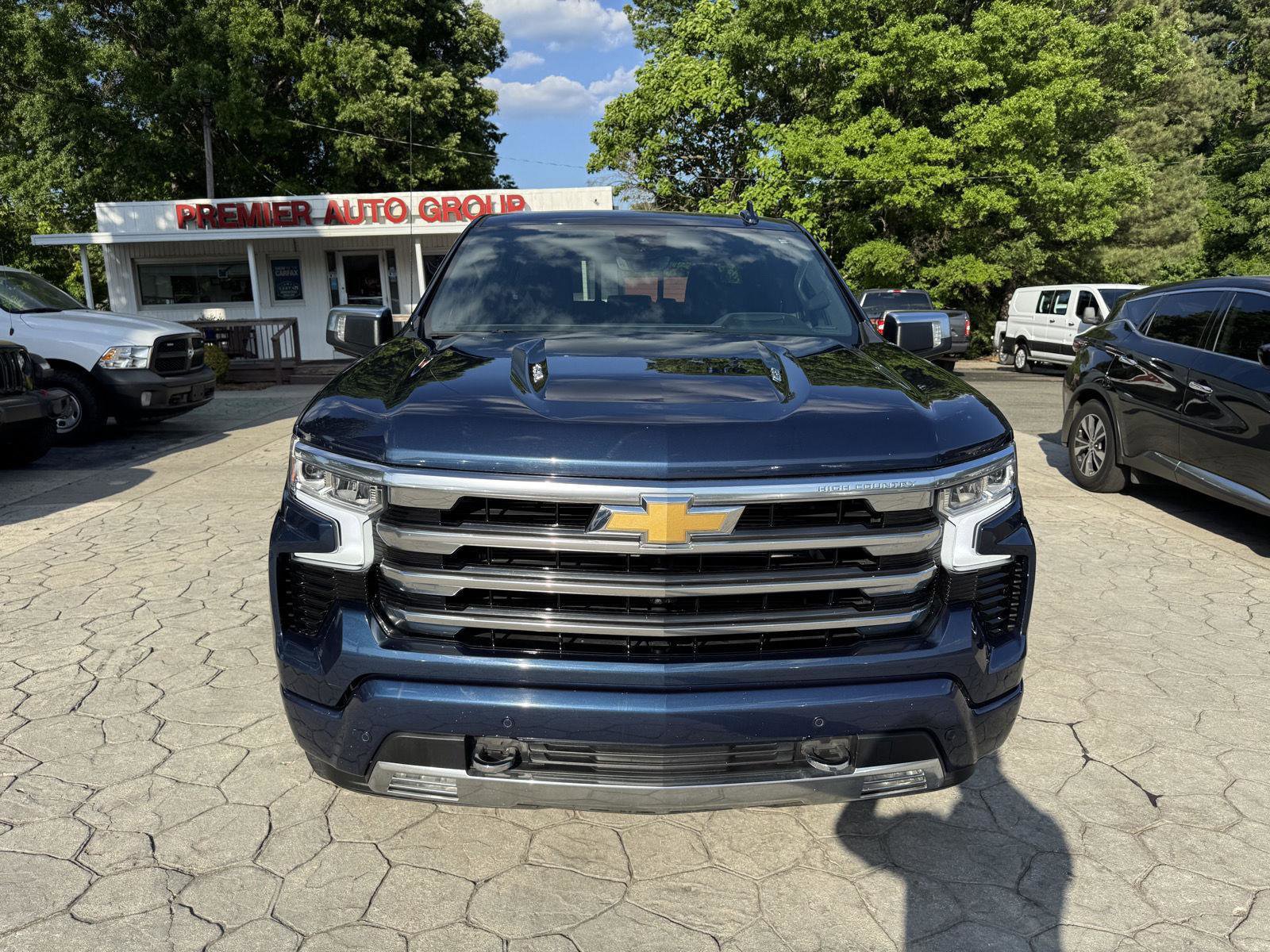 Used 2023 Chevrolet Silverado 1500 High Country w/ Technology Package AWD/4WD image 17