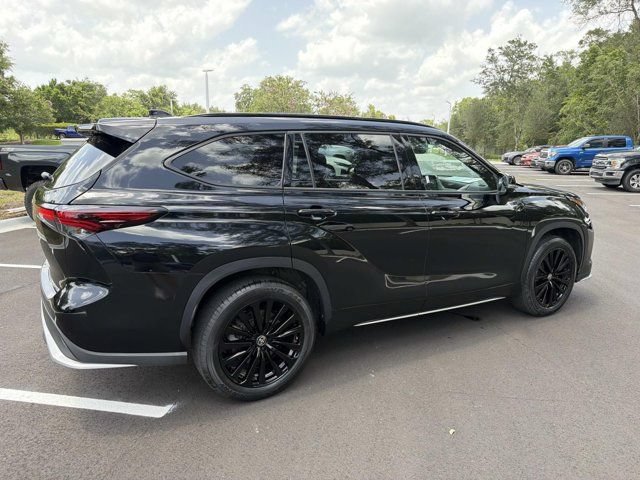 Used 2025 Toyota Highlander XSE AWD/4WD image 2