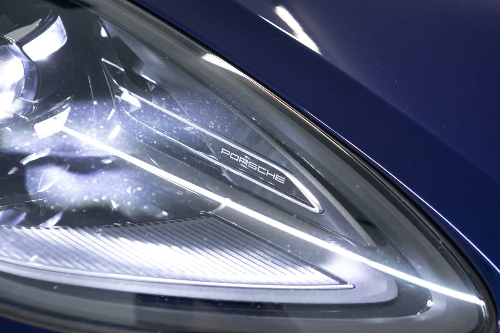 Certified 2023 Porsche Macan AWD/4WD image 16