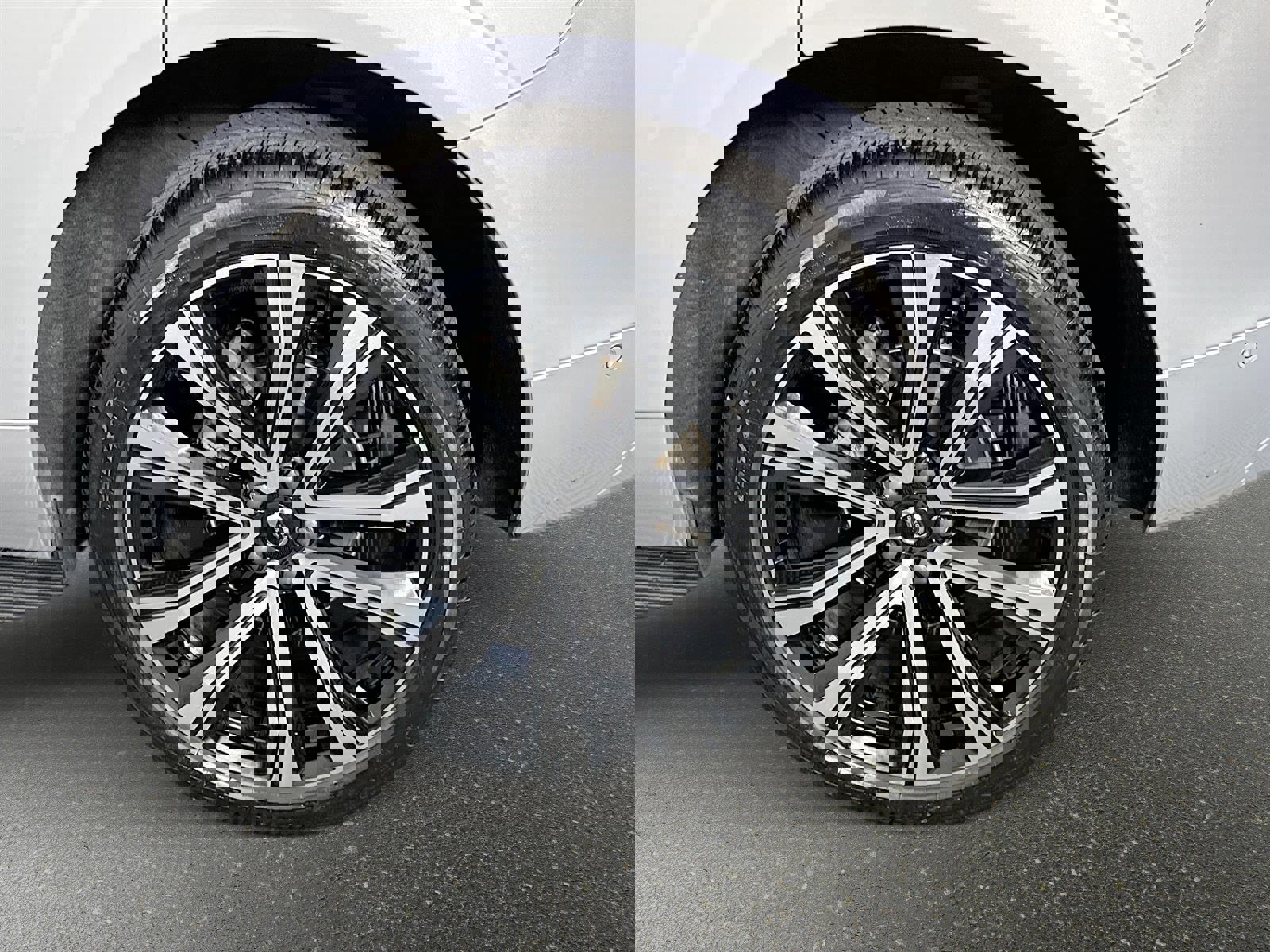 Used 2023 Volvo XC60 B5 Ultimate w/ Climate Package AWD/4WD image 34