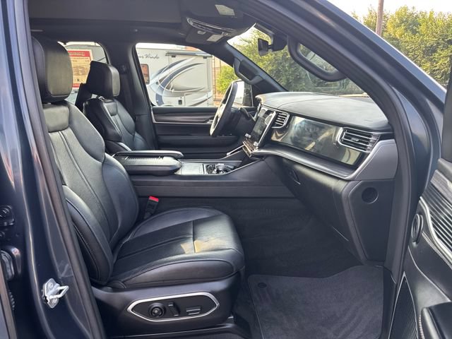 Used 2023 Jeep Wagoneer L Series III w/ Premium Group I AWD/4WD image 30