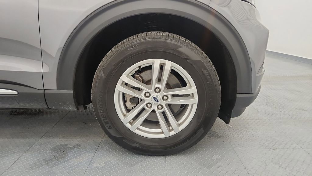 Used 2023 Ford Explorer XLT w/ Equipment Group 202A image 25