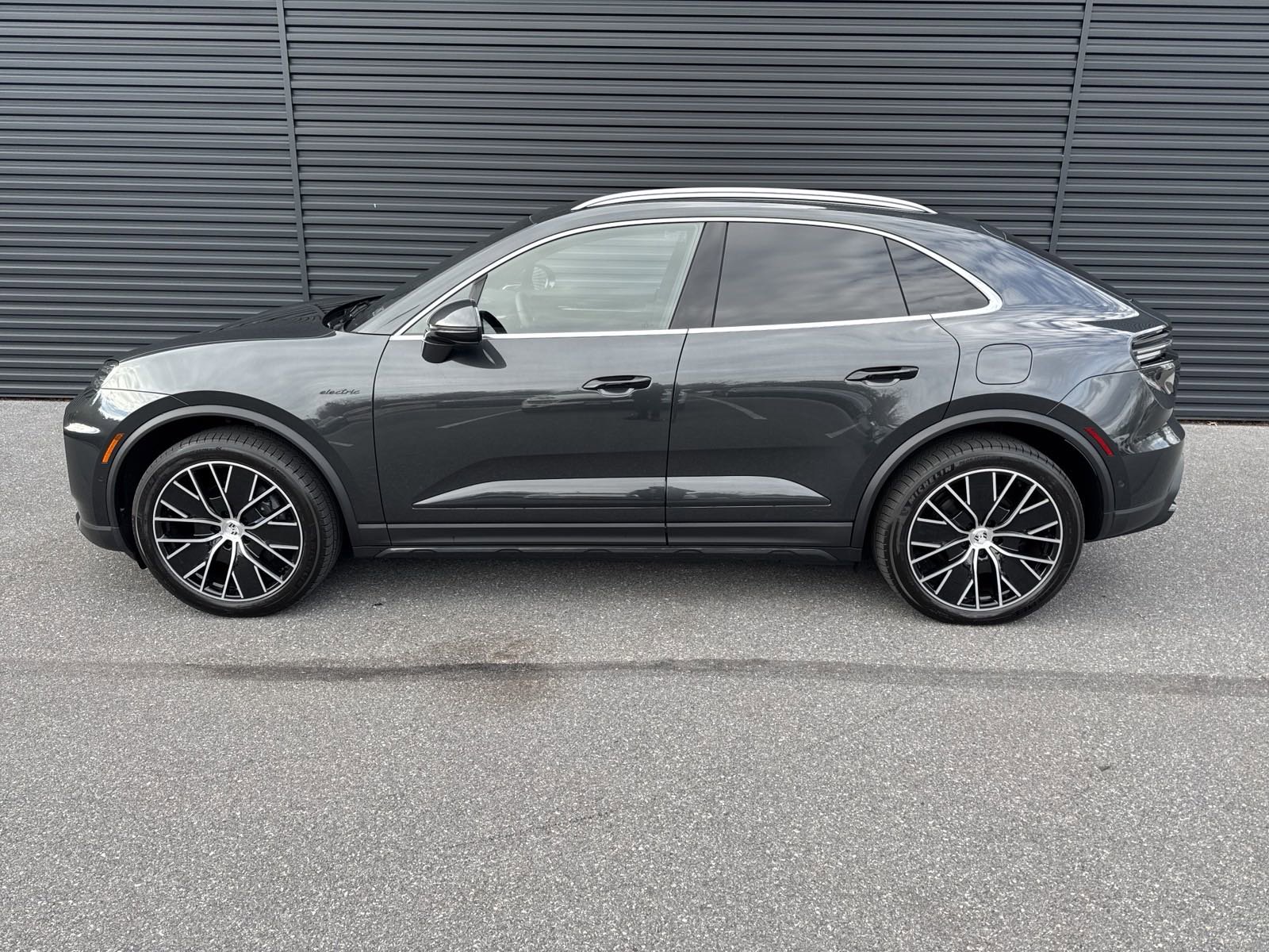 New 2025 Porsche Macan 4 Electric image 2
