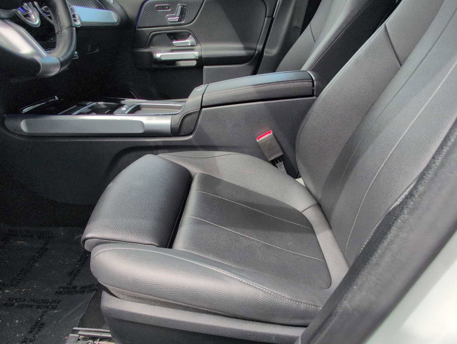 Used 2024 Mercedes-Benz GLB 250 4MATIC image 16