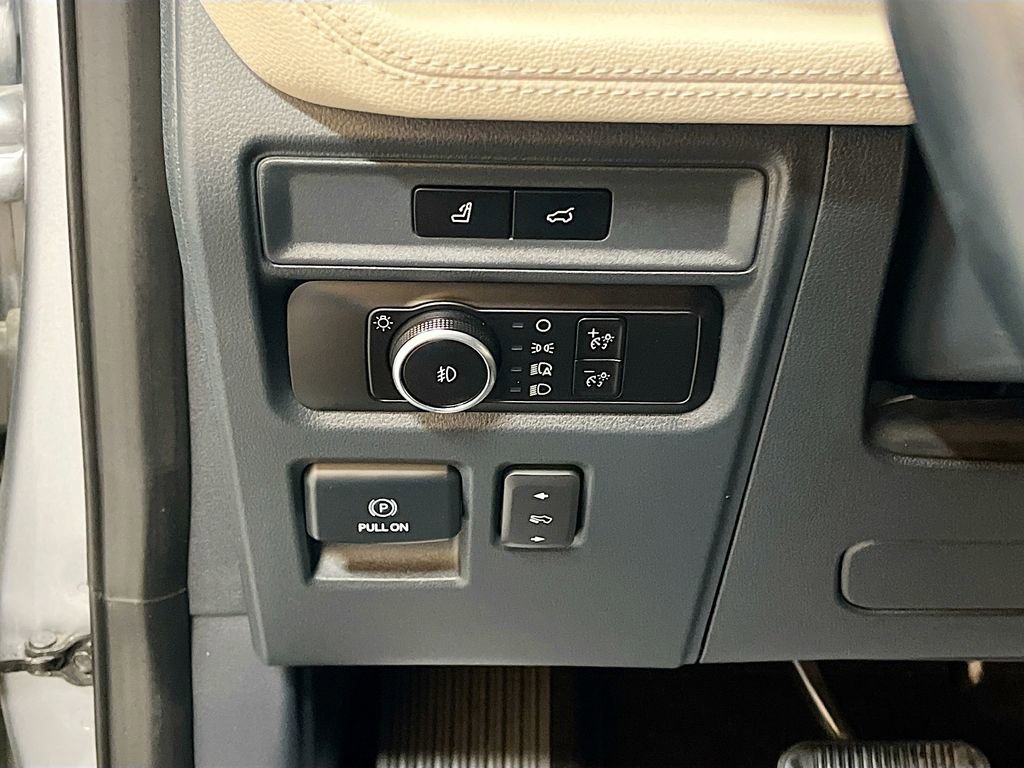 Used 2023 Ford Expedition Limited image 10