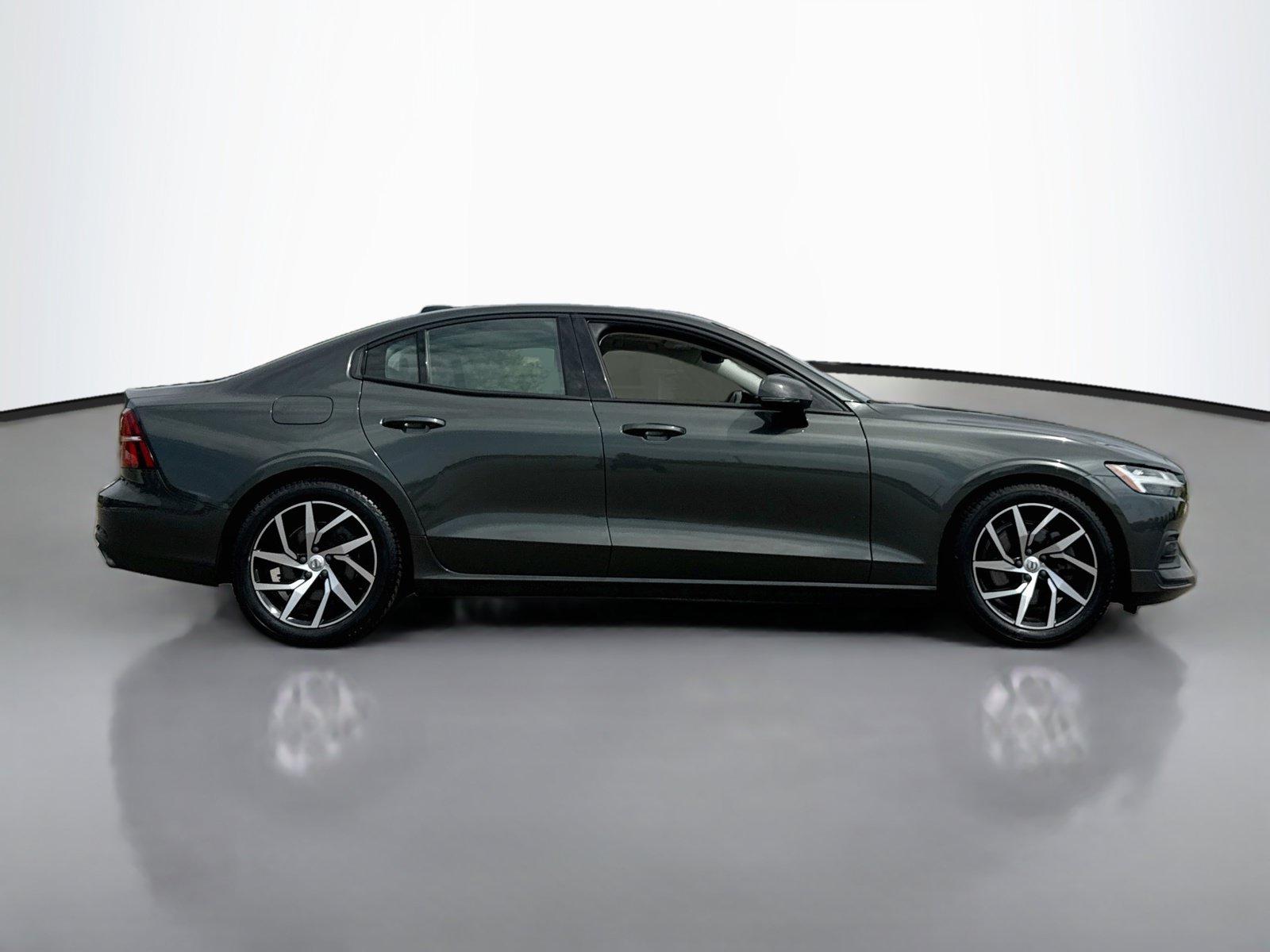 Used 2020 Volvo S60 T5 Momentum FWD image 8
