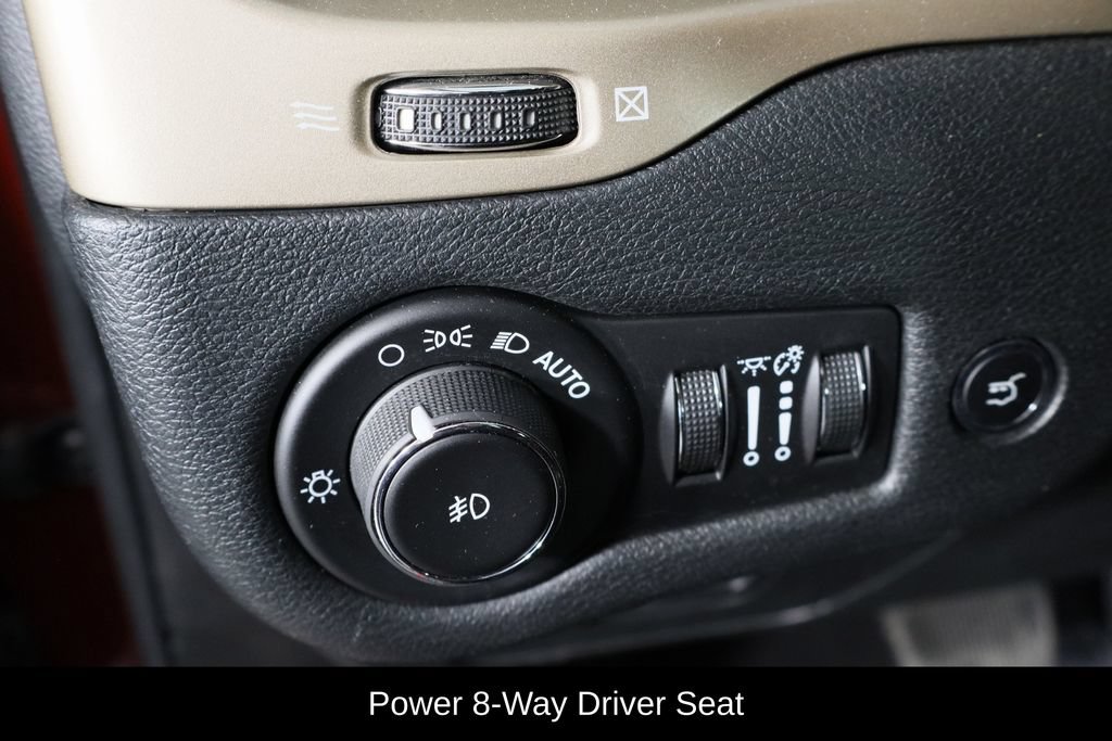 Used 2015 Jeep Cherokee Latitude w/ Comfort/Convenience Group FWD image 16