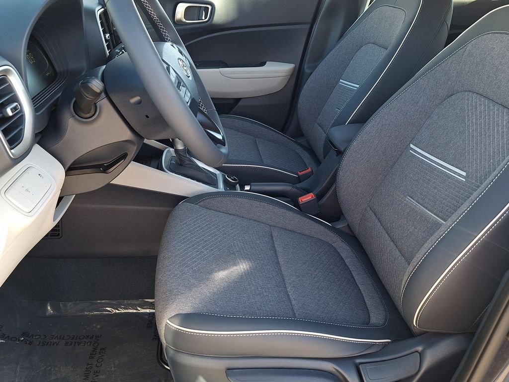 New 2025 Hyundai Venue Limited image 11