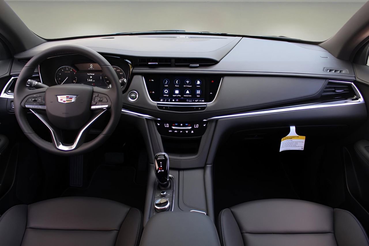 New 2025 Cadillac XT6 Luxury FWD image 14
