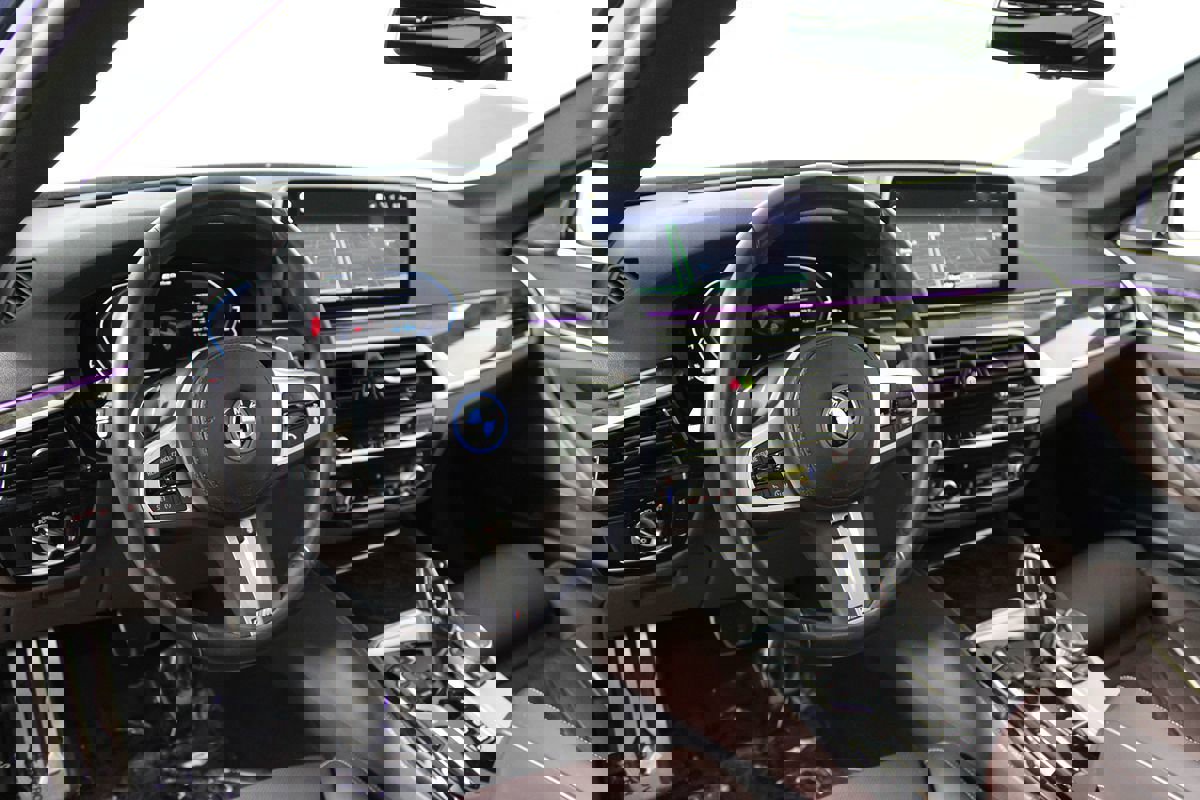 Used 2023 BMW 530e w/ M Sport Package image 39