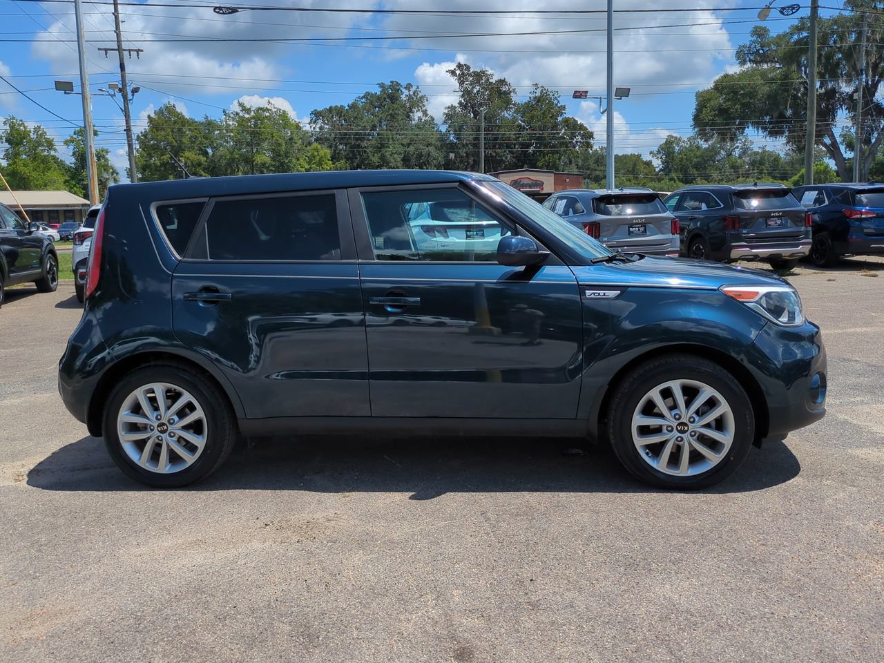 Used 2019 Kia Soul + FWD image 4