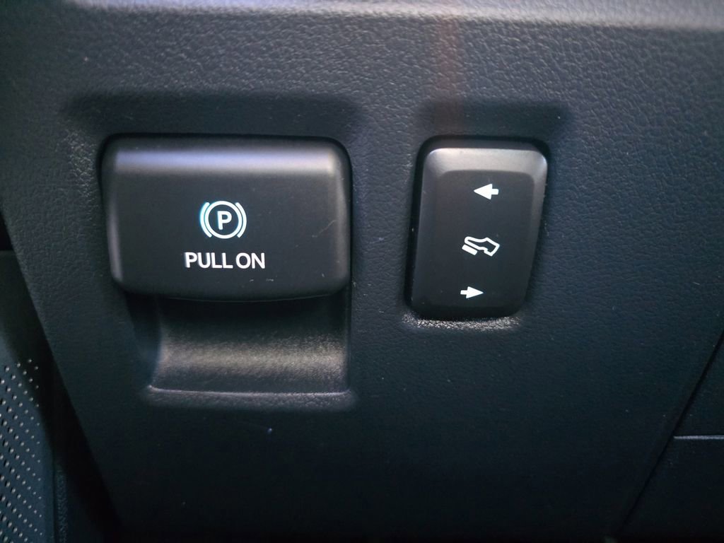 Certified 2022 Ford F150 Lariat w/ Equipment Group 502A High image 43