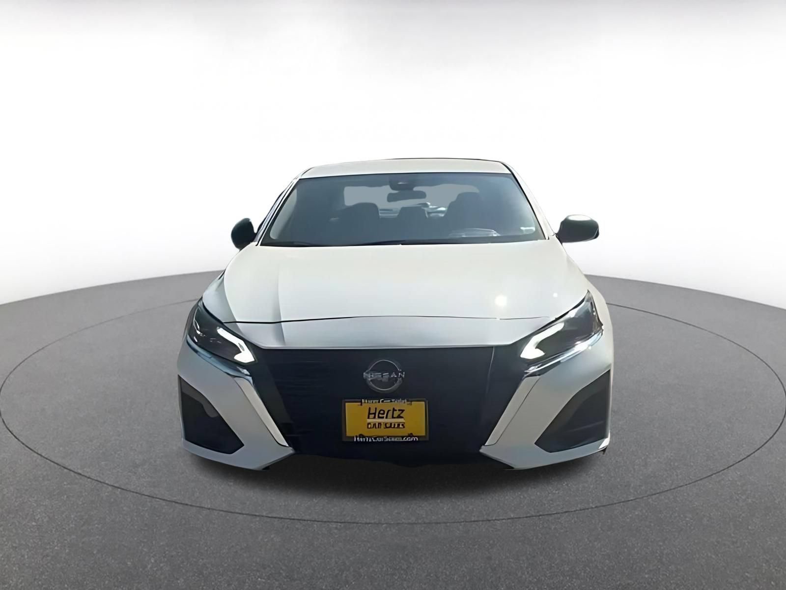 Used 2025 Nissan Altima 2.5 SV FWD image 4