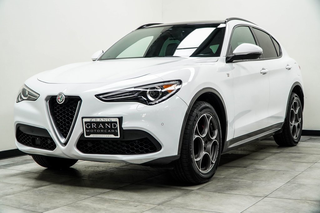 Used 2022 Alfa Romeo Stelvio Ti image 4