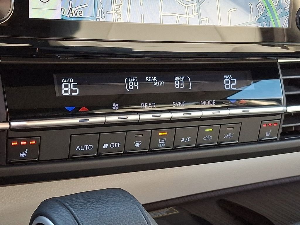 Used 2022 Toyota Sienna XLE image 13