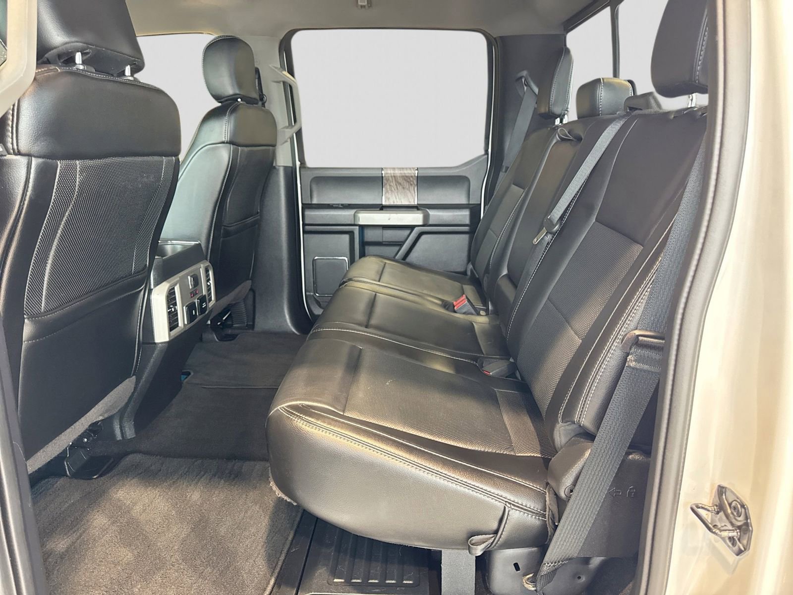 Used 2019 Ford F250 Lariat w/ Lariat Ultimate Package AWD/4WD image 5