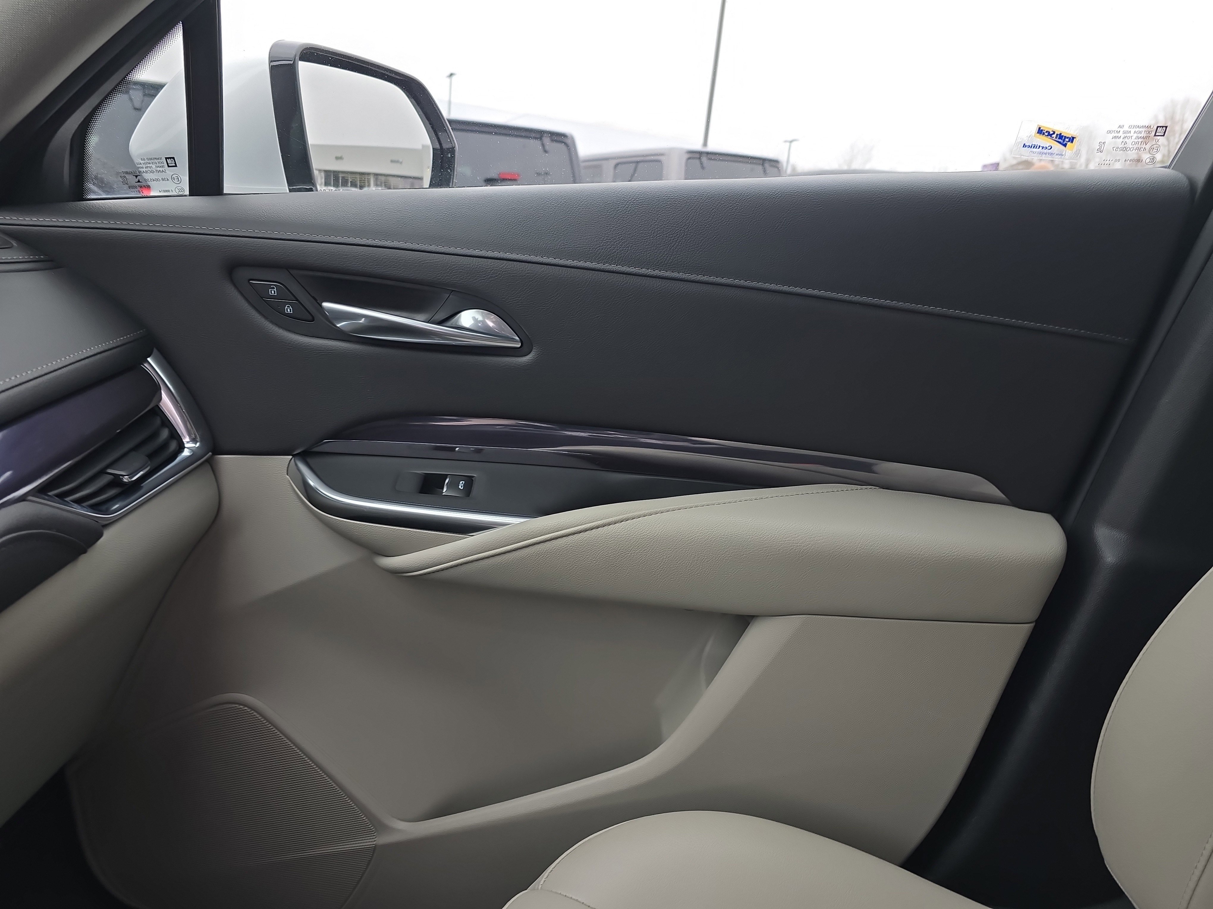 Used 2021 Cadillac XT4 Luxury w/ Cold Weather Package image 25