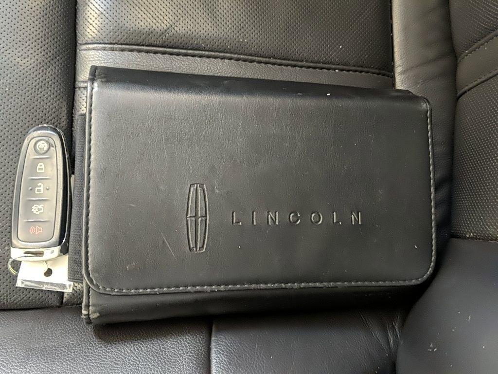 Used 2019 Lincoln MKT AWD image 33