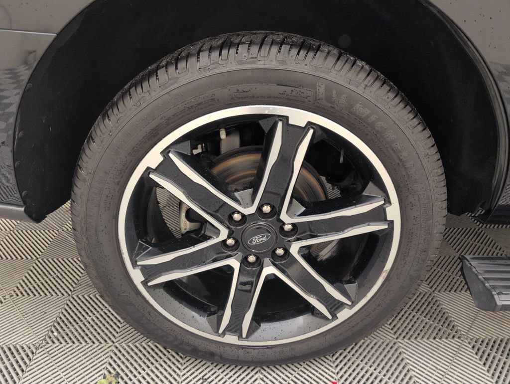 Used 2019 Ford Expedition Limited w/ Equipment Group 303A AWD/4WD image 15