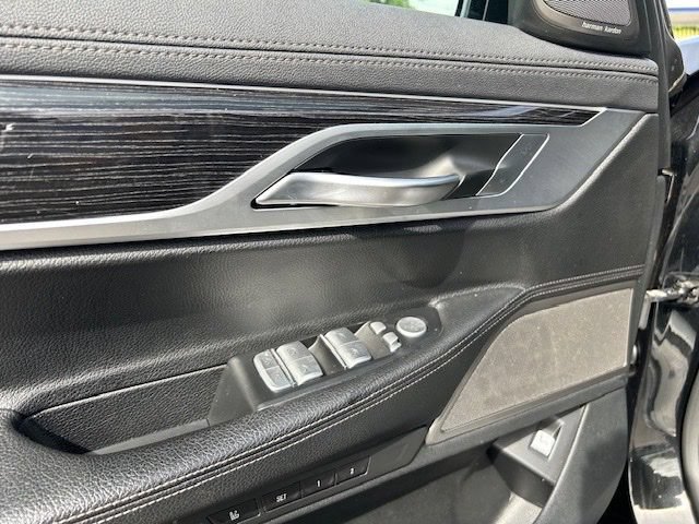 Used 2019 BMW 740i xDrive w/ M Sport Package AWD/4WD image 25
