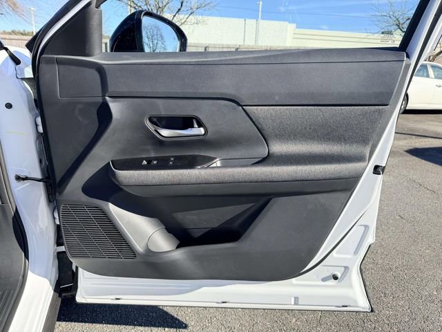 New 2026 Nissan Kicks SV image 8