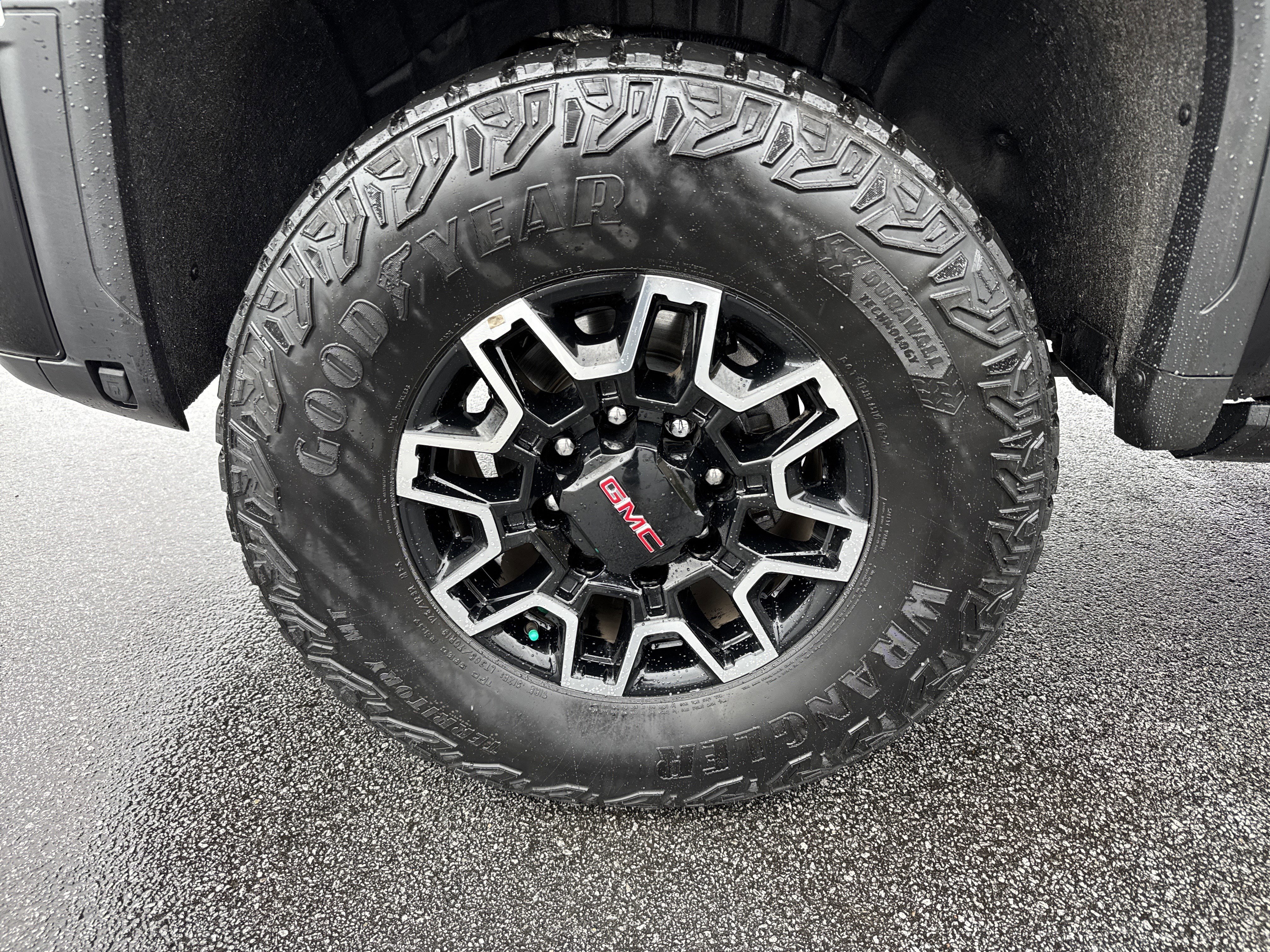 Used 2024 GMC Sierra 2500 AT4X image 13