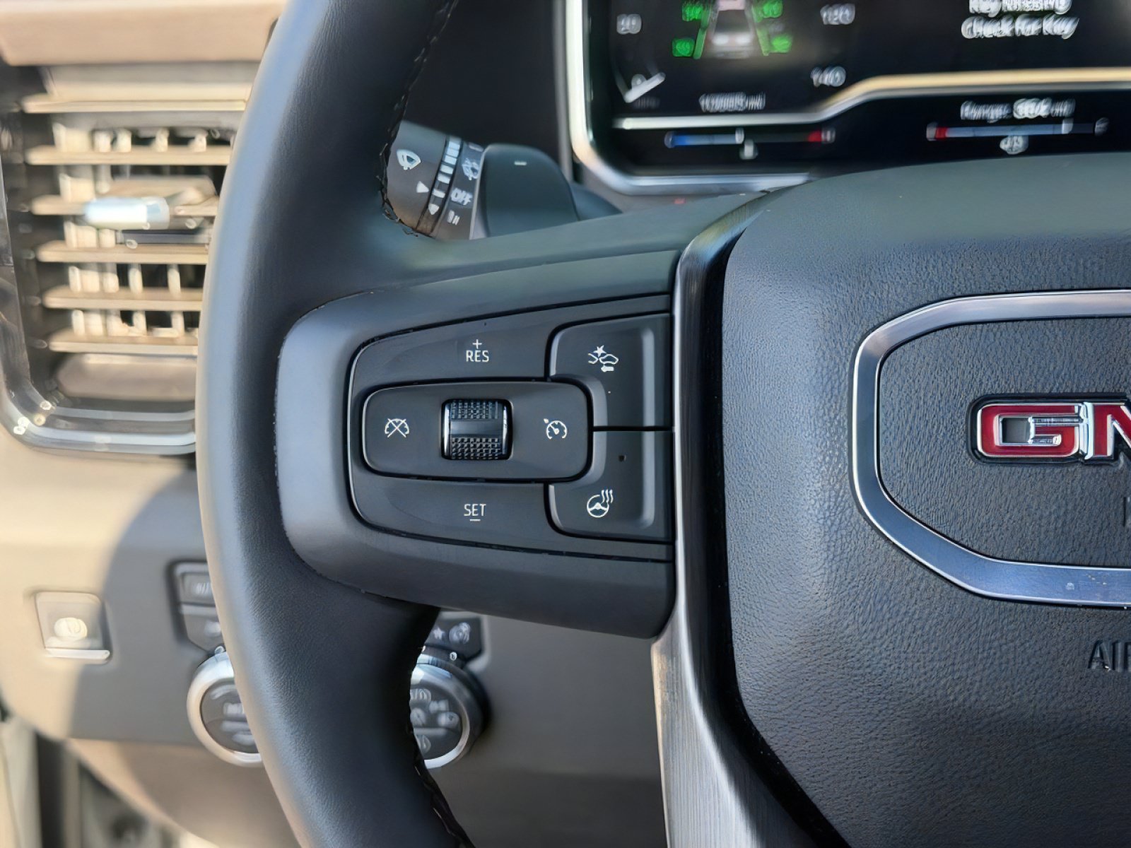 Used 2025 GMC Sierra 1500 AT4 w/ Technology Package AWD/4WD image 22