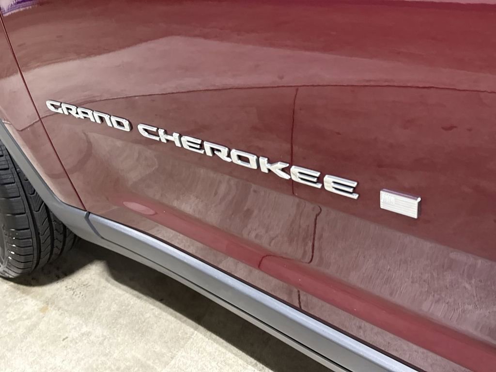 Used 2023 Jeep Grand Cherokee Laredo image 26