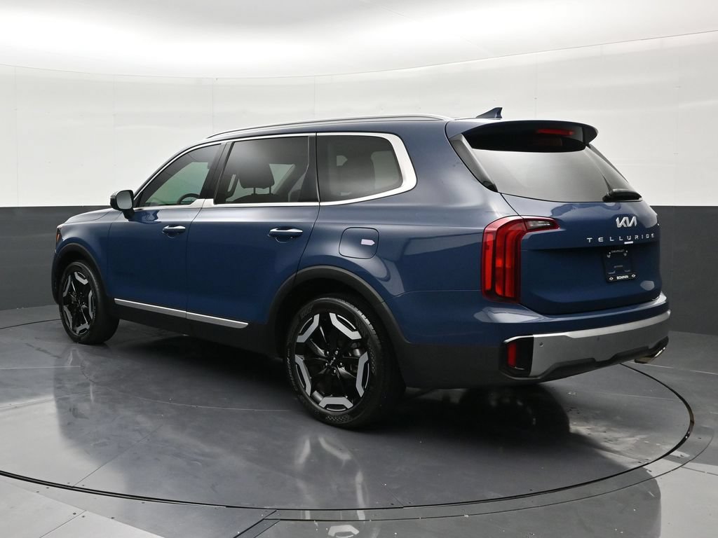 Used 2024 Kia Telluride S FWD image 3