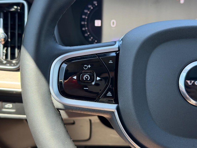 Certified 2025 Volvo XC90 B6 Plus AWD/4WD image 19