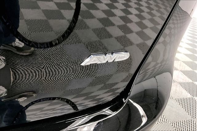 Used 2024 Chrysler Pacifica Touring-L image 9