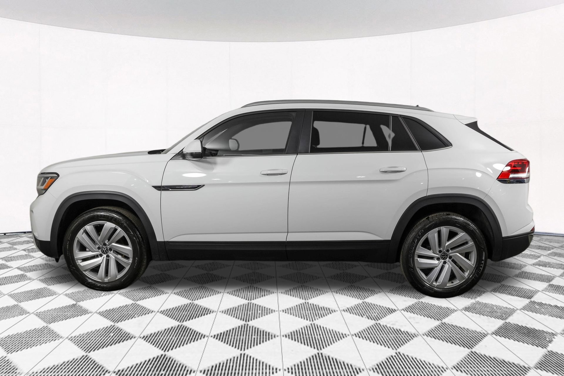 Used 2023 Volkswagen Atlas Cross Sport SE w/ Panoramic Sunroof Package AWD/4WD image 22