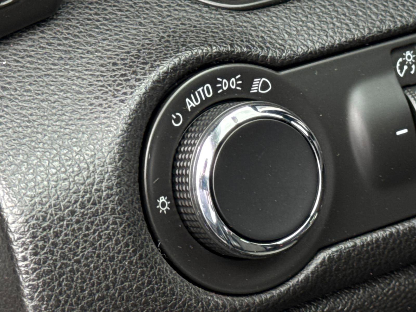 Used 2015 Chevrolet Malibu LT w/ Power Convenience Package image 13