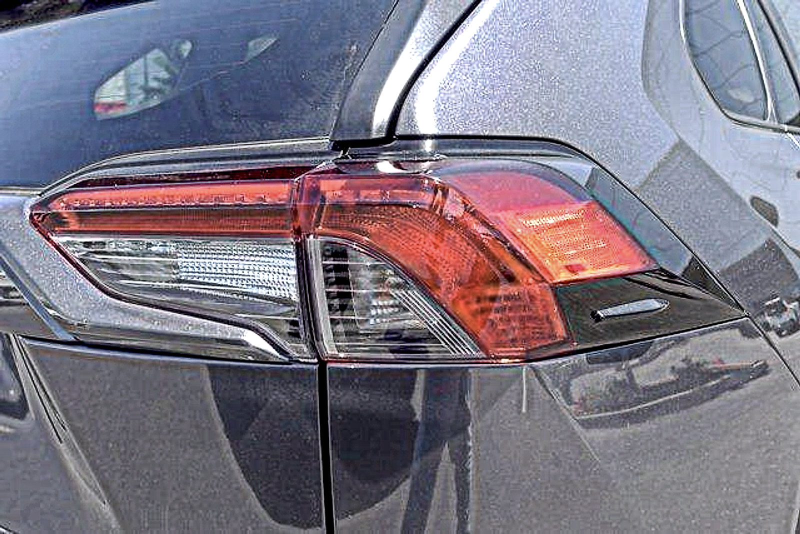 Used 2021 Toyota RAV4 LE AWD/4WD image 5