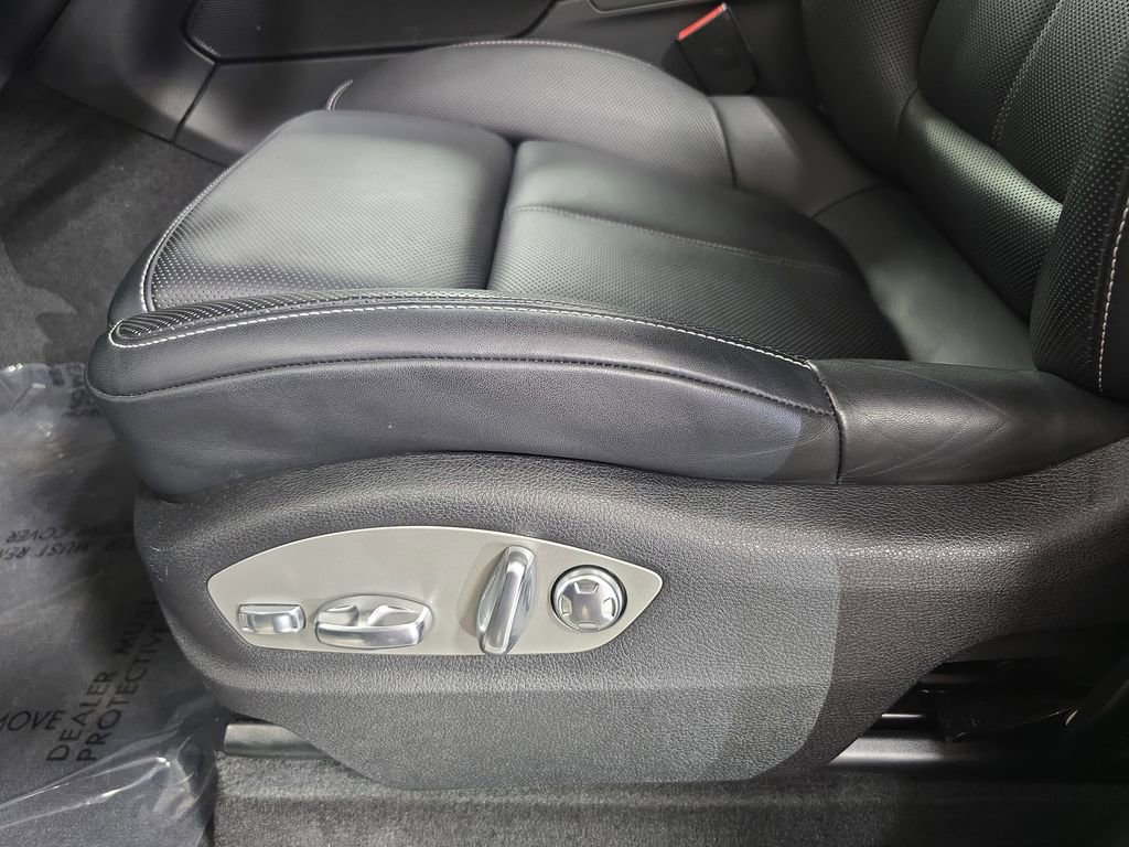 Certified 2025 Porsche Macan S AWD/4WD image 23