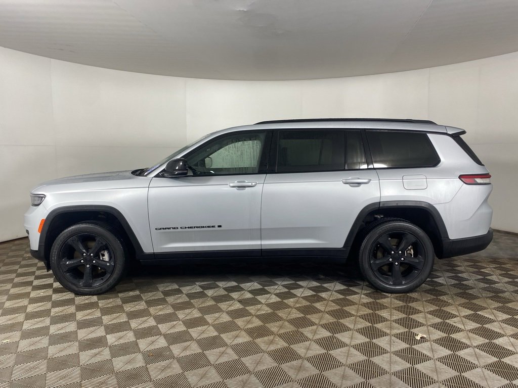 Used 2023 Jeep Grand Cherokee L Laredo image 7
