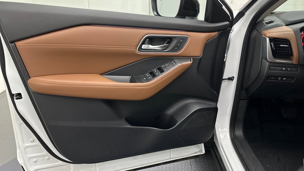 New 2026 Nissan Rogue Platinum image 15
