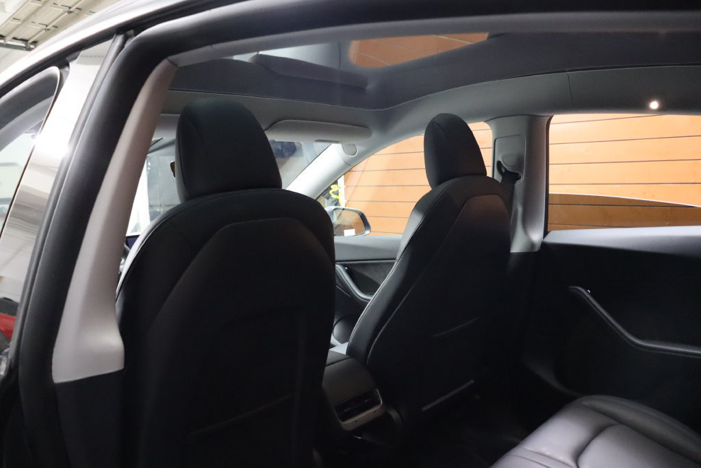 Used 2022 Tesla Model Y Long Range AWD/4WD image 32