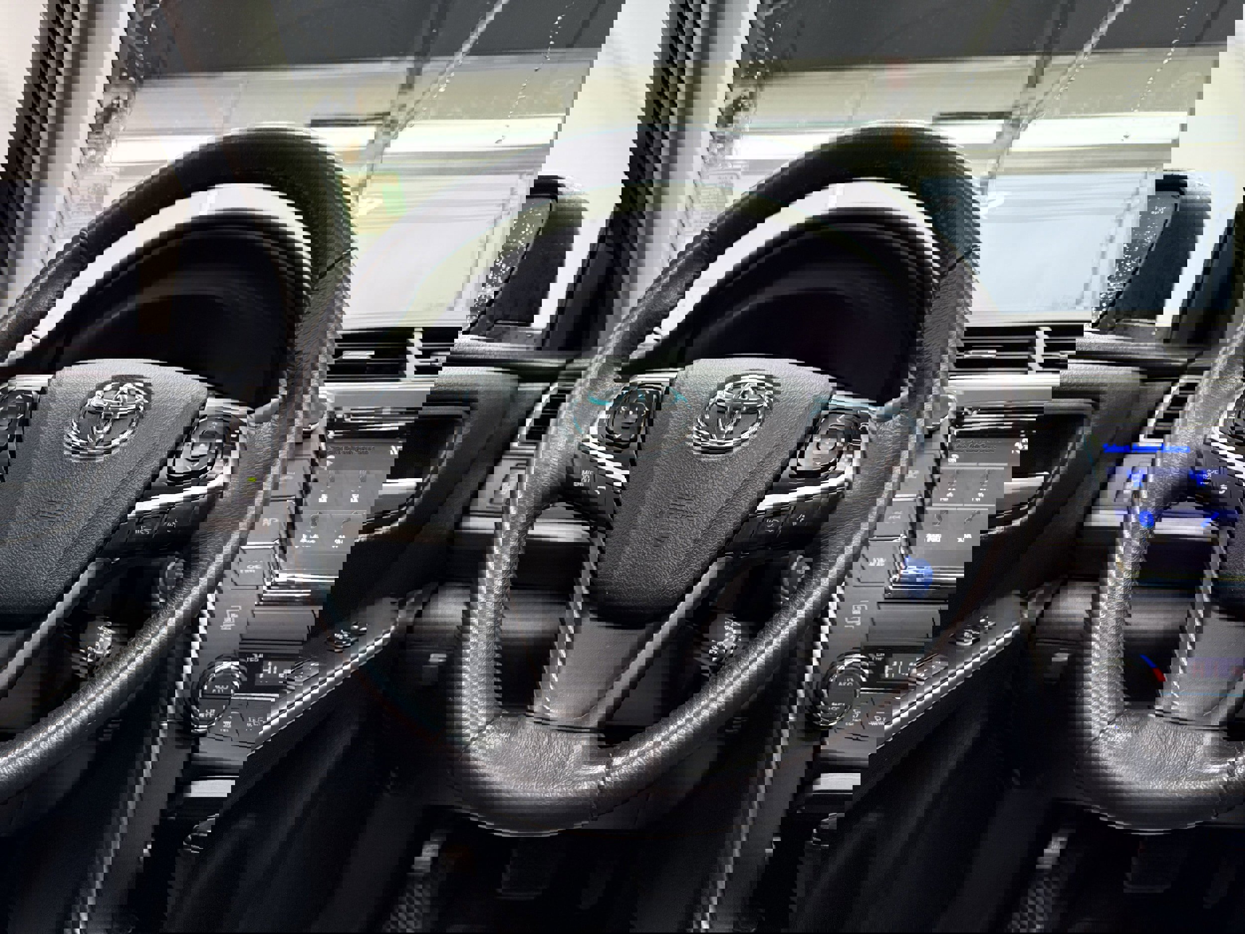 Used 2017 Toyota Camry XLE image 10