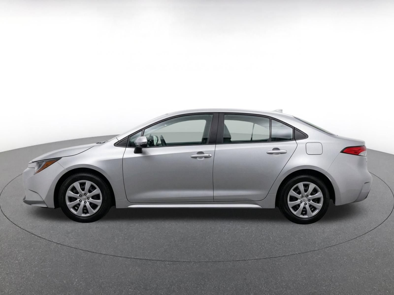 Used 2025 Toyota Corolla LE FWD image 12