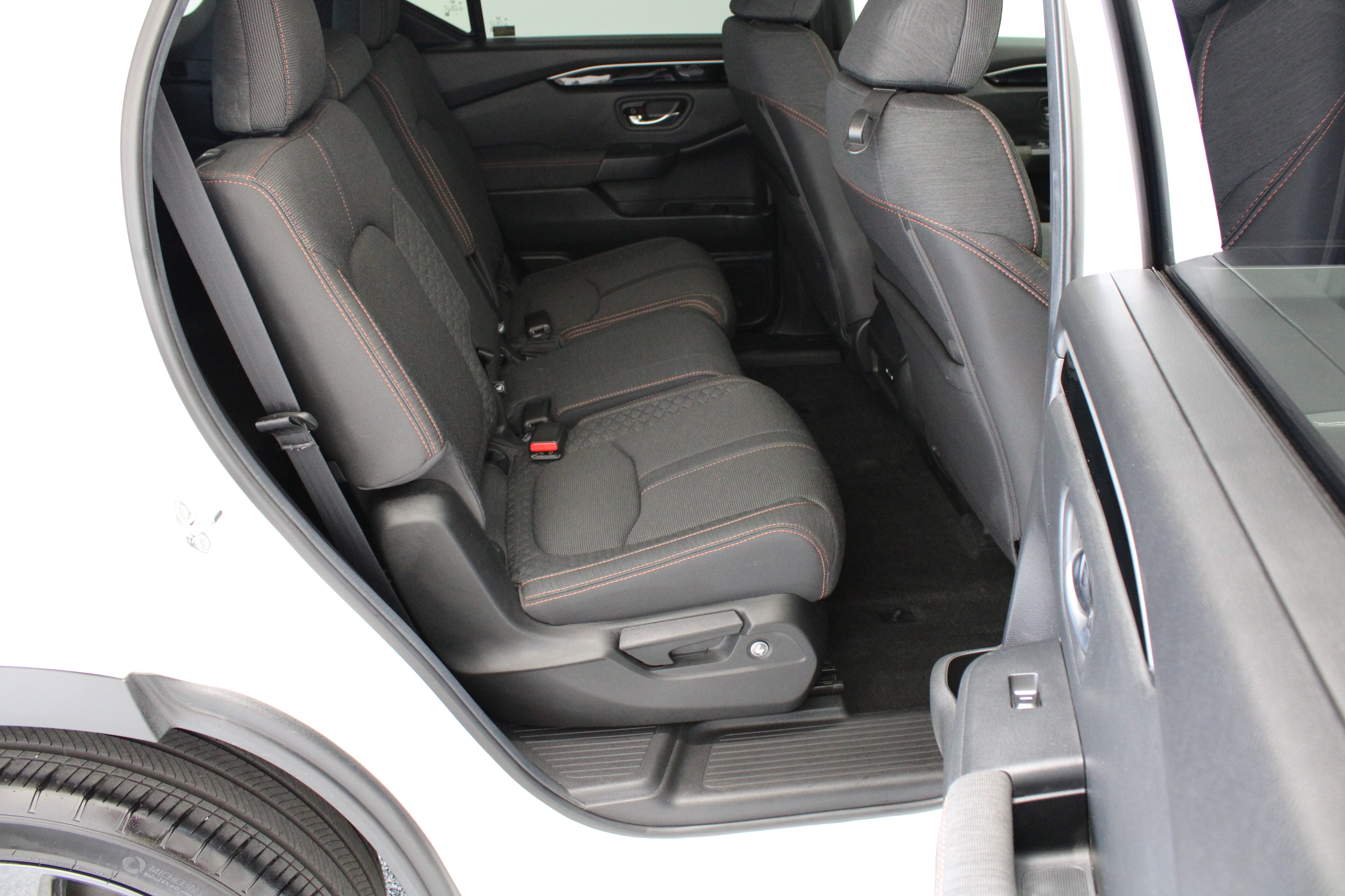 Used 2025 Honda Pilot Sport image 35